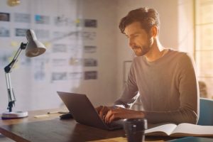 Online vagy személyes hitelfelvétel: melyiket válasszuk?